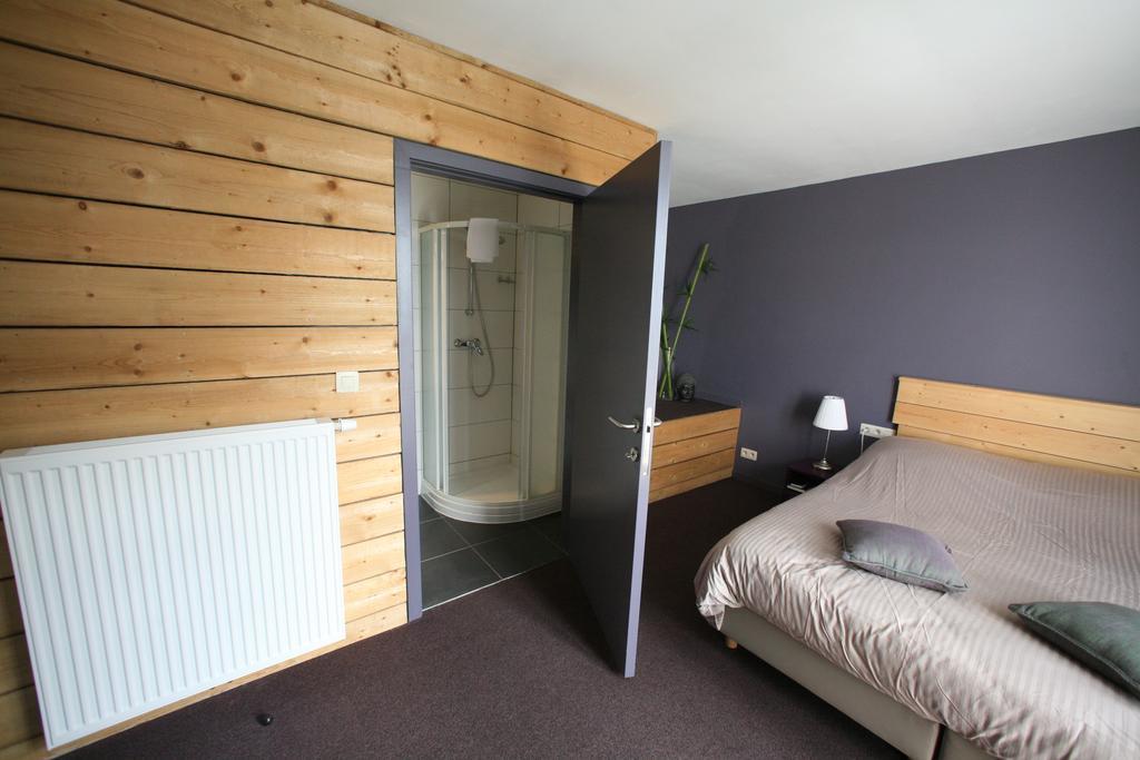 Hotel La Fete Au Palais Lustin Habitación foto