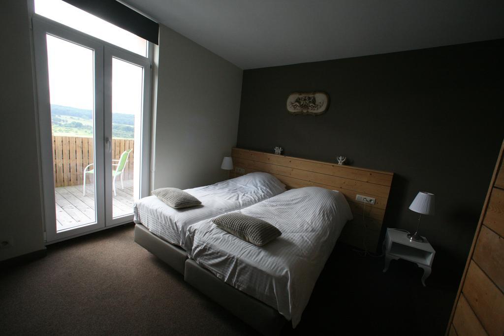 Hotel La Fete Au Palais Lustin Habitación foto